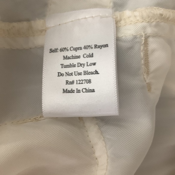 Johnny Was Pete & Greta Cargo Pants. - Picture 11 of 11